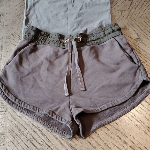 H&M XS green lounge shorts. - Picture 1 of 4